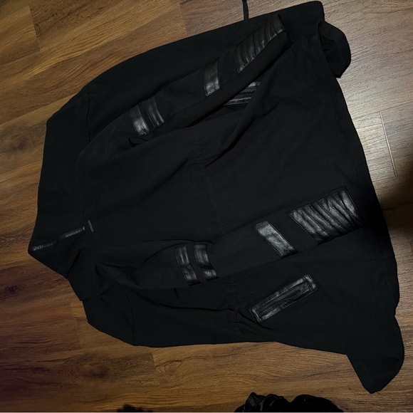 BLANC NOIR
Maitri Traveler Jac $200 black faux leather active casual spring - Picture 11 of 16